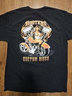 Hooters Black Short-Sleeve Tee with Orange Motorcycle Graphic On Back Size LG